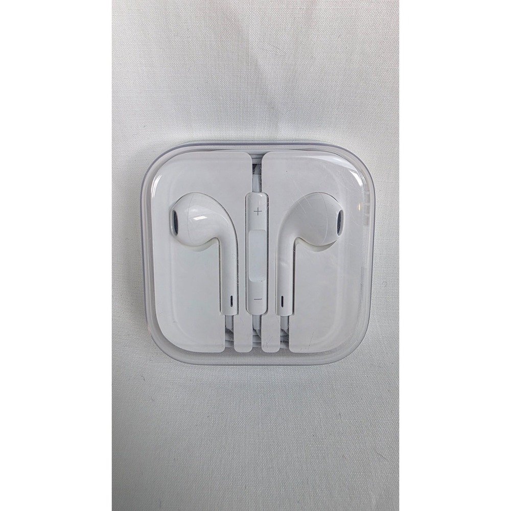 Apple Wired EarPods With 3.5mm Headphone Plug & Remote/Mic White